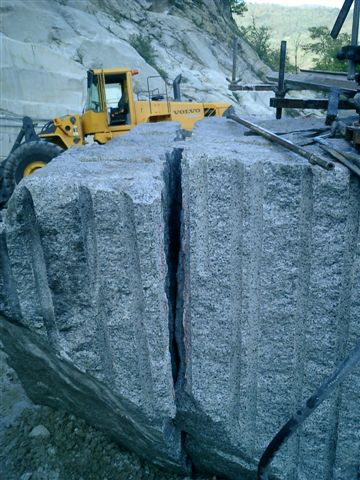 气动锤式碎石机，用于花岗石工作场地的碎石机